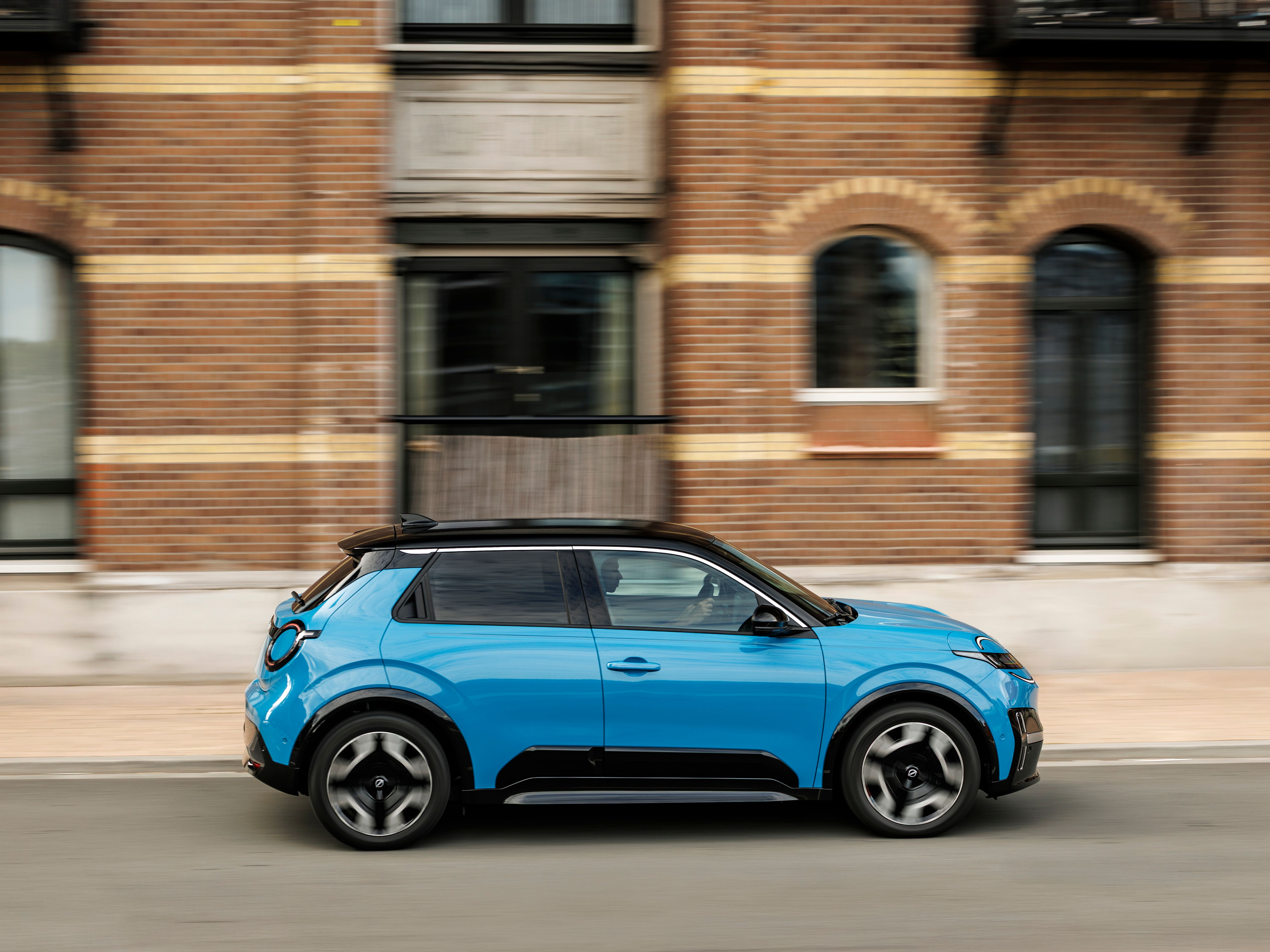 Nissan updates its ‘NissanConnect’ app for new Micra and Leaf EVs