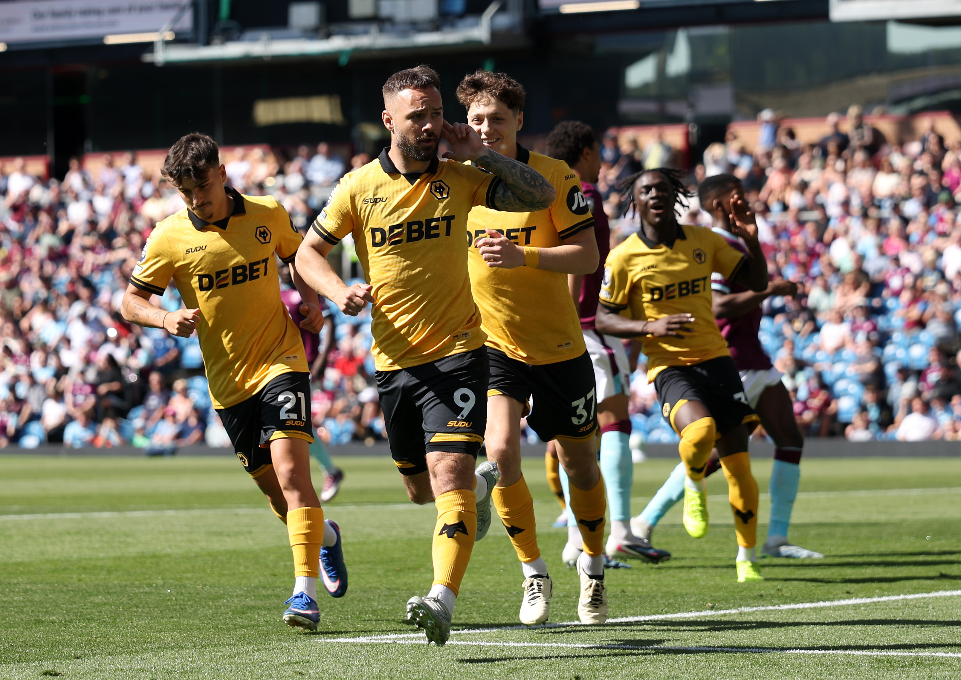 Wolves end season without any away wins with draw at Burnley