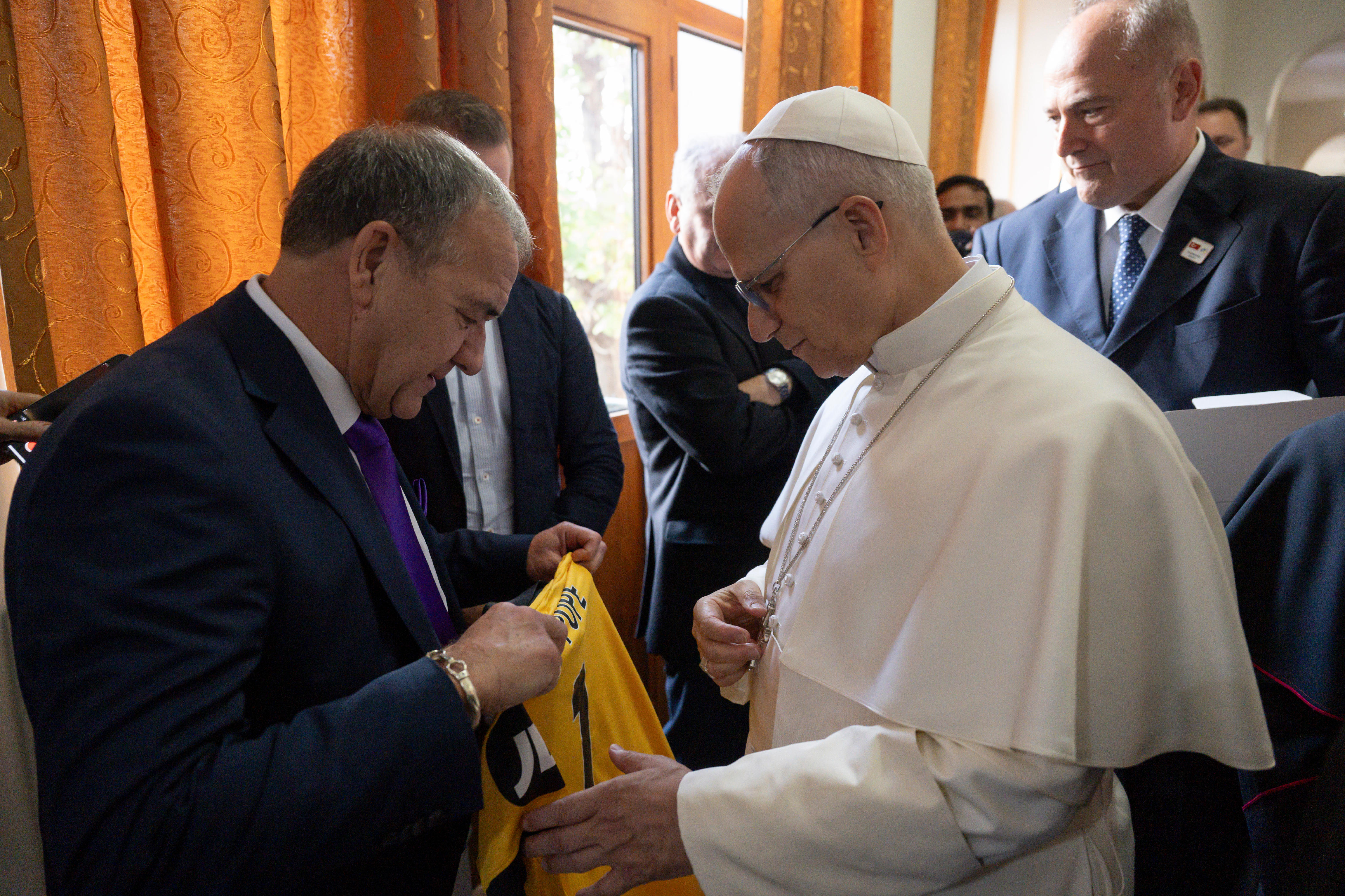 'I told him we're not doing very well and he said a prayer for us' - Pope Leo XIV gifted Wolves shirt by supporter during Turkey Cathedral visit